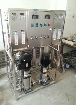 鞍山大连超纯水处理设备价格_沈阳碧海源专业加工1吨单级纯净水设备主机_辽宁沈阳.